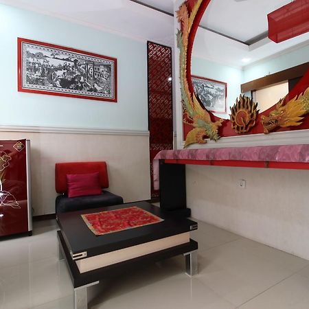 Reddoorz Plus Near Tugu Jogja 2 Yogyakarta Exterior photo