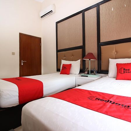 Reddoorz Plus Near Tugu Jogja 2 Yogyakarta Exterior photo