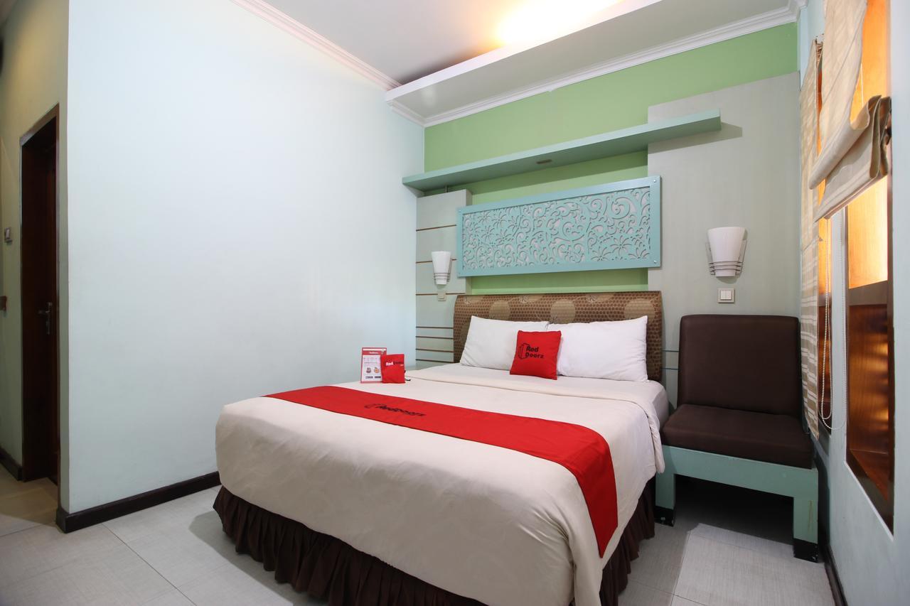 Reddoorz Plus Near Tugu Jogja 2 Yogyakarta Exterior photo