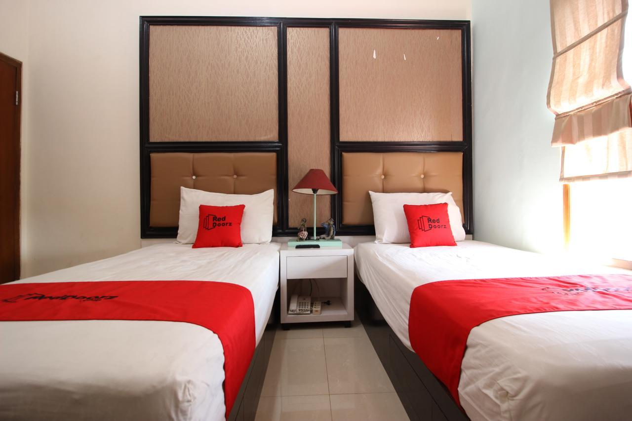 Reddoorz Plus Near Tugu Jogja 2 Yogyakarta Exterior photo