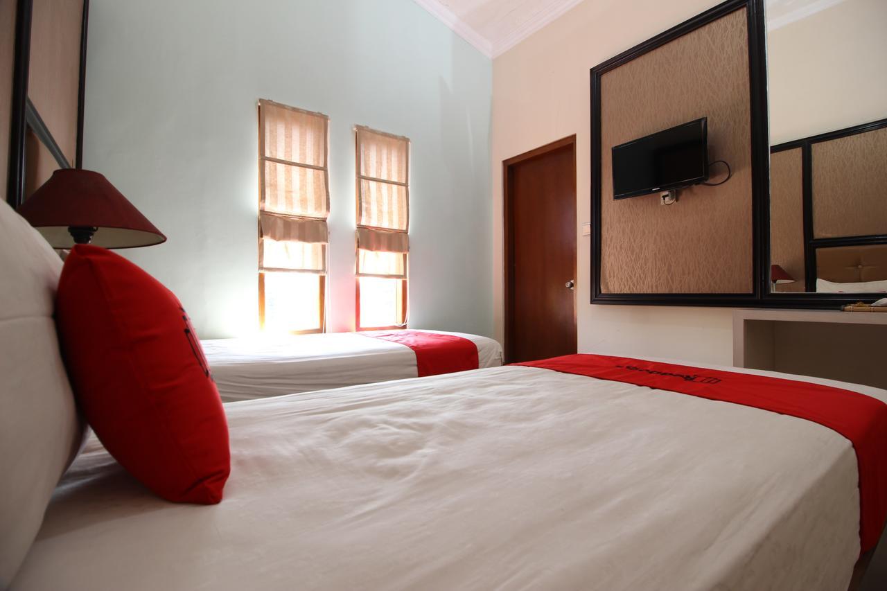 Reddoorz Plus Near Tugu Jogja 2 Yogyakarta Exterior photo