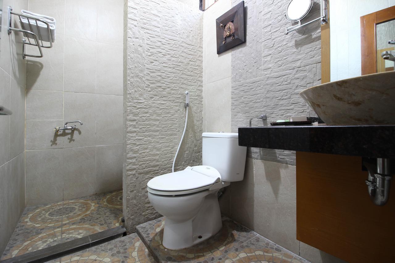 Reddoorz Plus Near Tugu Jogja 2 Yogyakarta Exterior photo