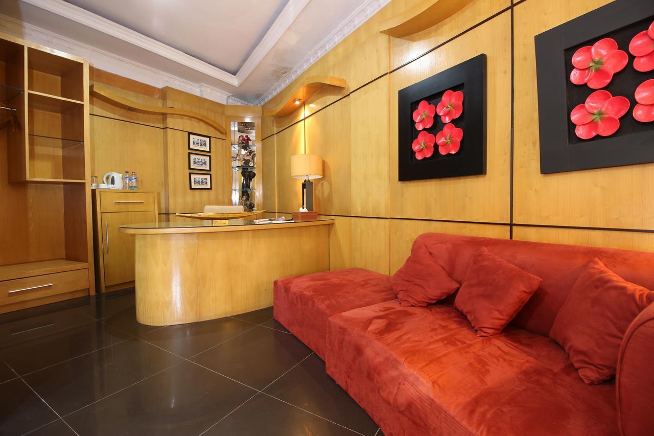 Reddoorz Plus Near Tugu Jogja 2 Yogyakarta Exterior photo