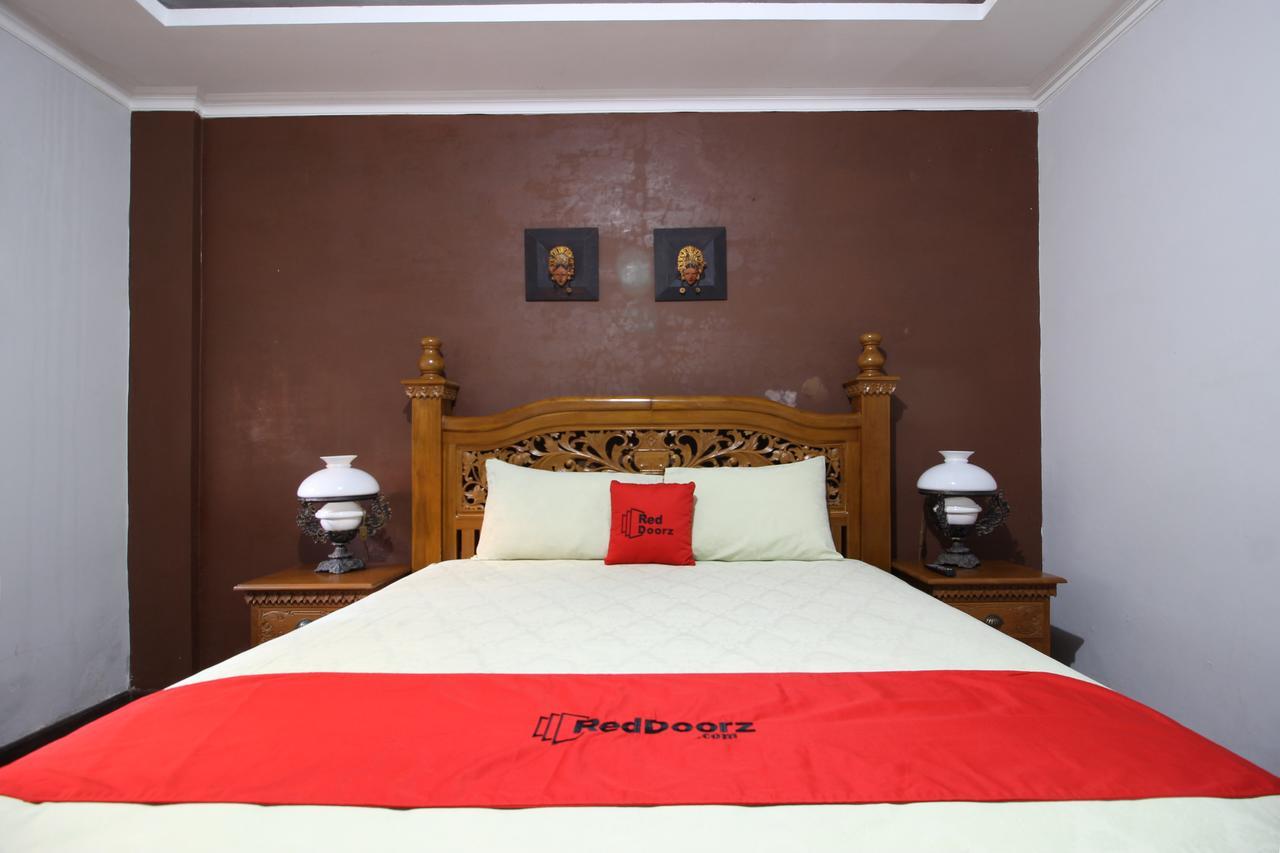 Reddoorz Plus Near Tugu Jogja 2 Yogyakarta Exterior photo