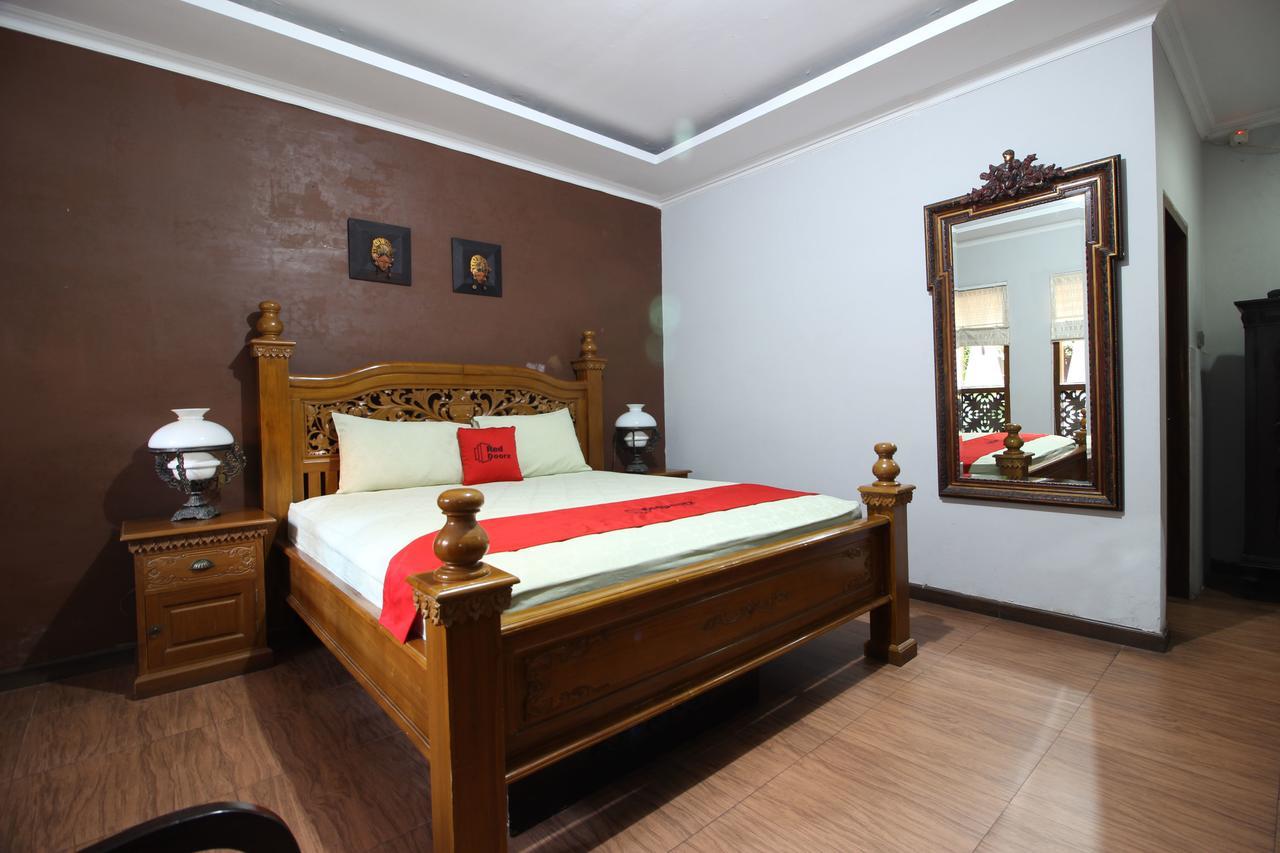 Reddoorz Plus Near Tugu Jogja 2 Yogyakarta Exterior photo