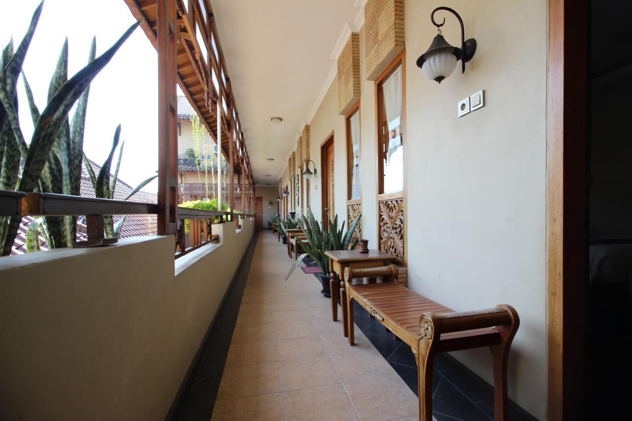 Reddoorz Plus Near Tugu Jogja 2 Yogyakarta Exterior photo
