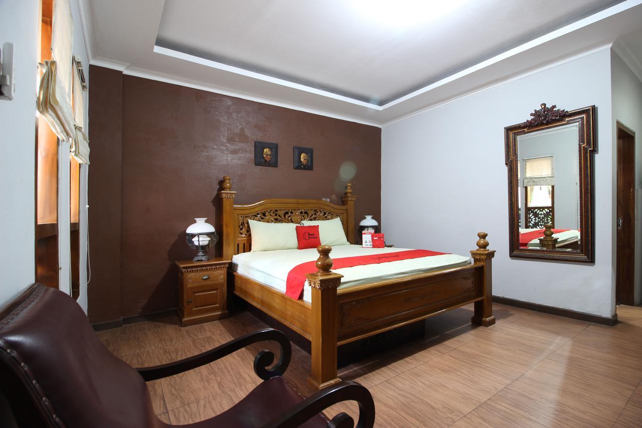 Reddoorz Plus Near Tugu Jogja 2 Yogyakarta Exterior photo